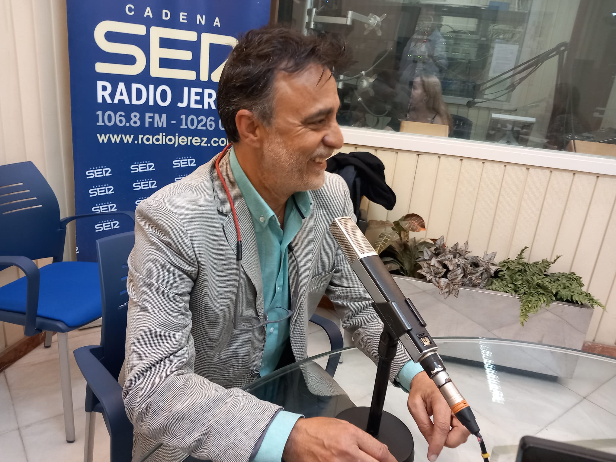 Carlos Fernández, durante una entrevista en Radio Jerez