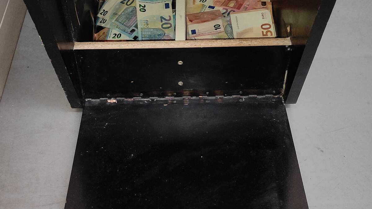 La policía nacional levanta un corro ilegal de chapas en el bar La Sede de Bembibre