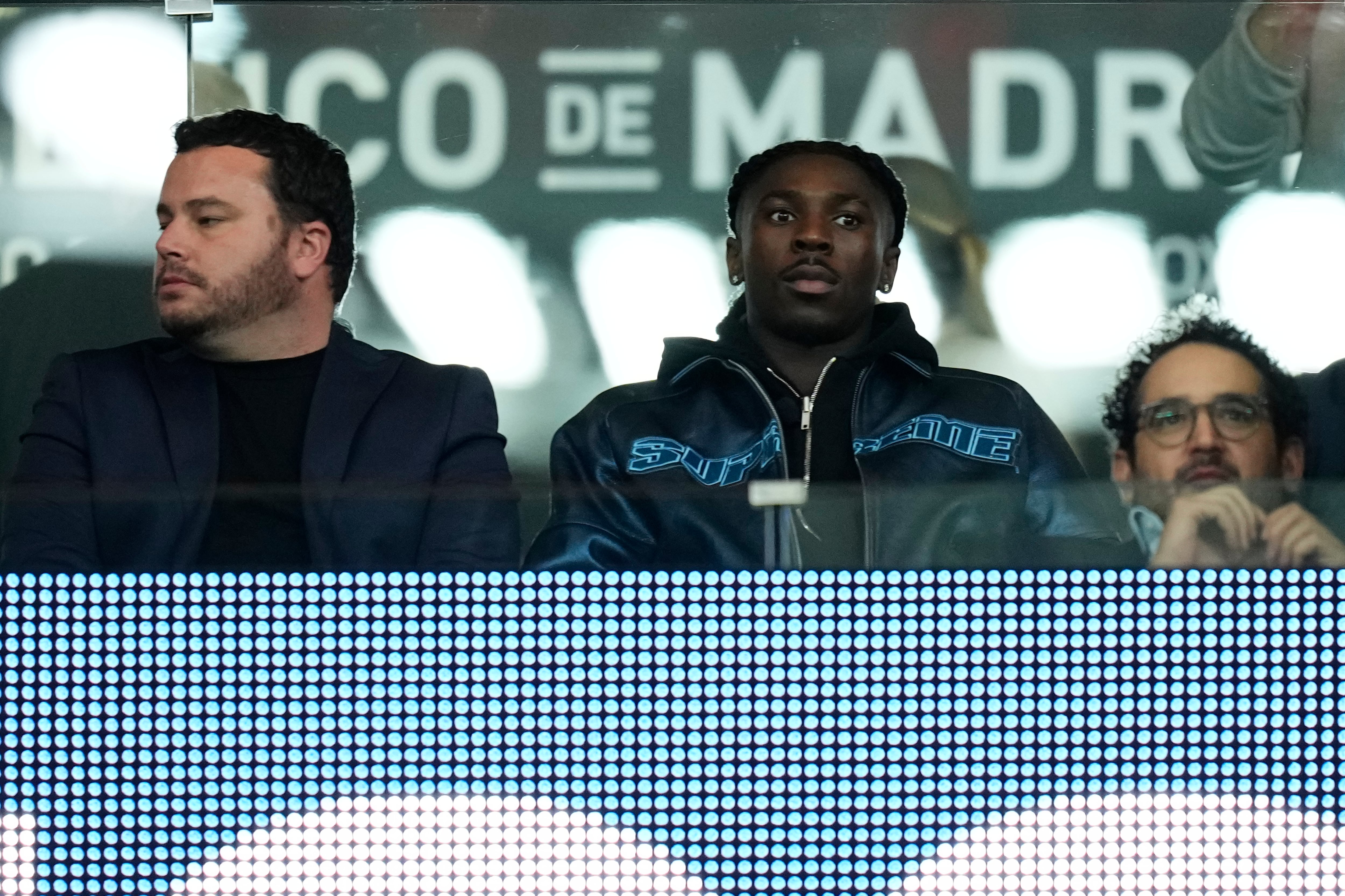 Moise Kean, en el palco del Metropolitano durante el partido entre el Atlético y el Valencia