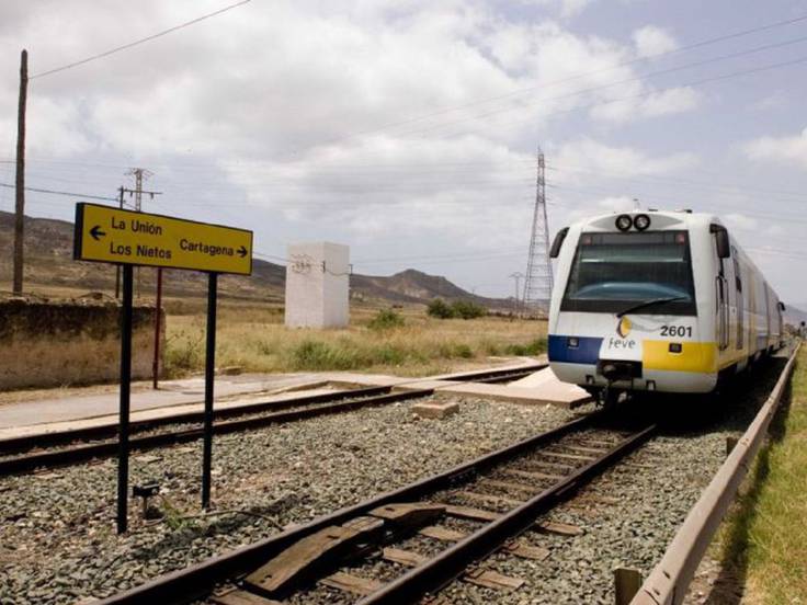 Lína de FEVE a los Nietos