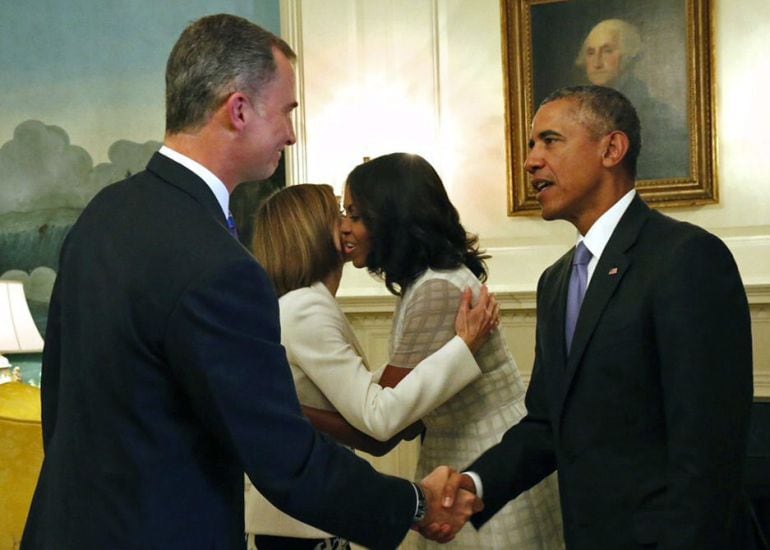  Los reyes Felipe y Letizia y presidente de EEUU, Barack Obama y la primera dama, Michelle, se despìden tras en el encuentro que mantuvieron hoy en la Casa Blanca.