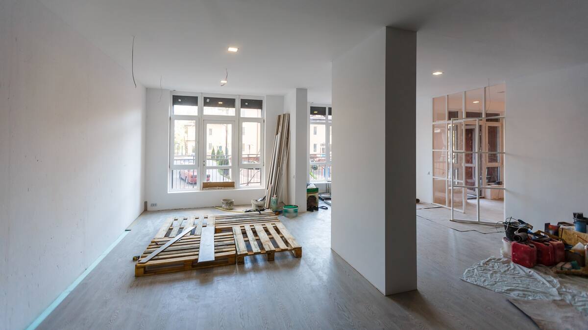 El Colegio de Aparejadores y Arquitéctos Técnicos hablan sobre la posibilidad de convertir locales en vivienda