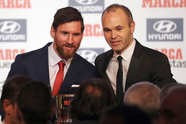 Leo Messi y Andrés Iniesta en la gala de los Premios del Fútbol.