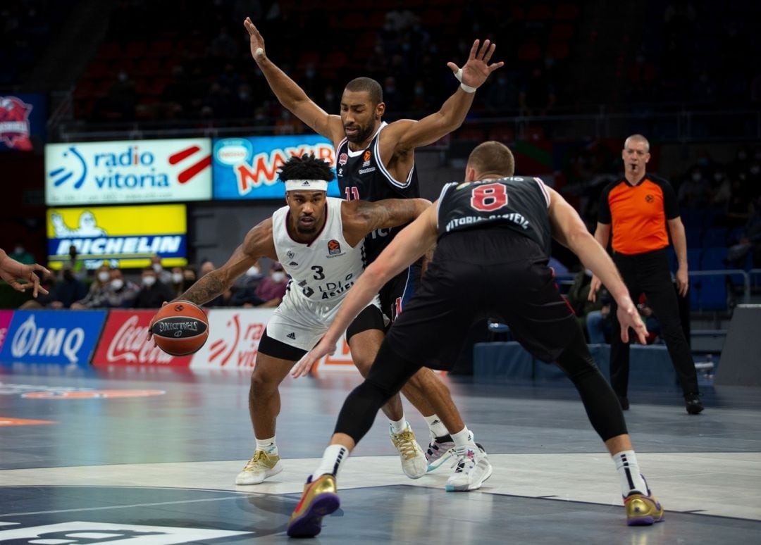 El Baskonia jugó con la camiseta negra