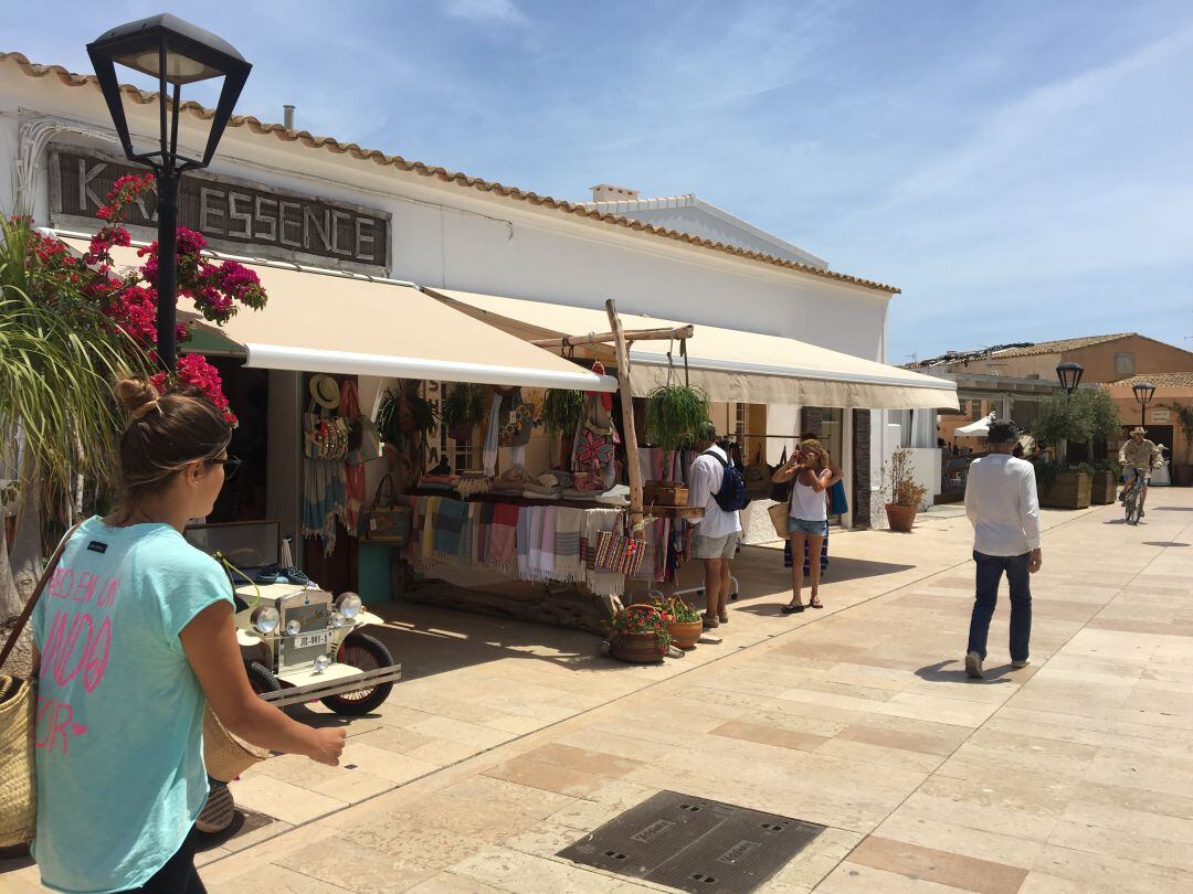 Imagen de archivo de tiendas de Formentera