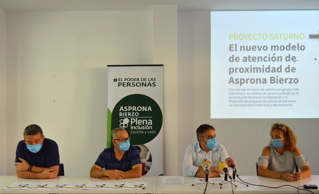 Los responsables de Asprona Bierzo durante la presentación del proyecto Saturno