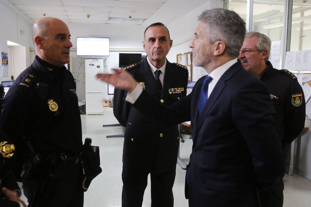 El ministro del Interior, Fernando Grande-Marlaska, visita las dependencias de la Comisaría Provincial de Cádiz  
 
 
 
 
 
  