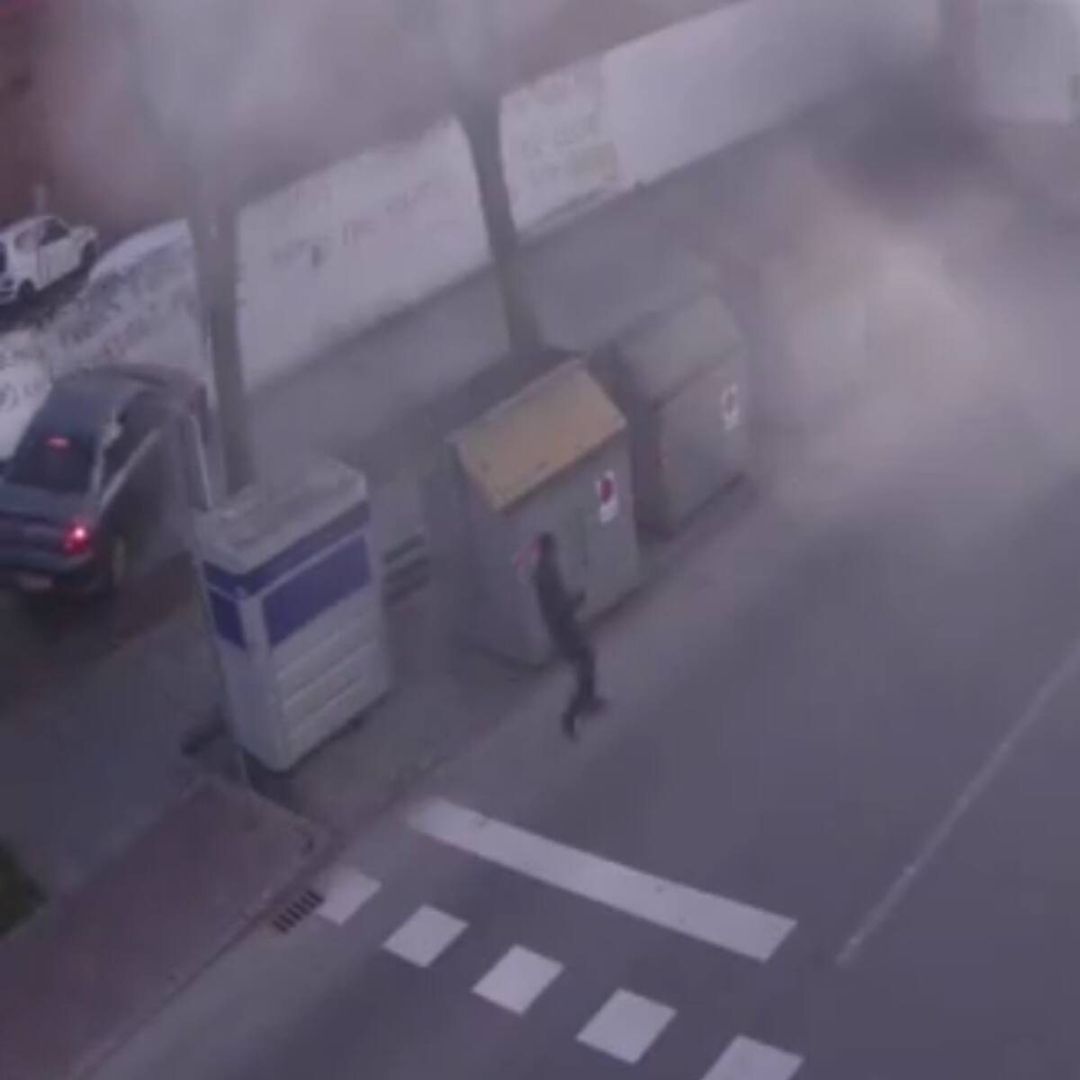 Un conductor borracho casi arrolla a un joven y choca contra un muro en San Martín de la Vega