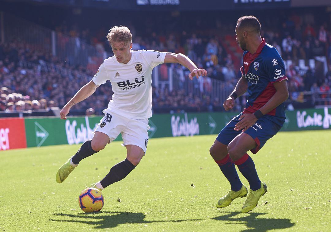 Daniel Wass en el partido en Mestalla contra el Huesca de hace dos temporadas