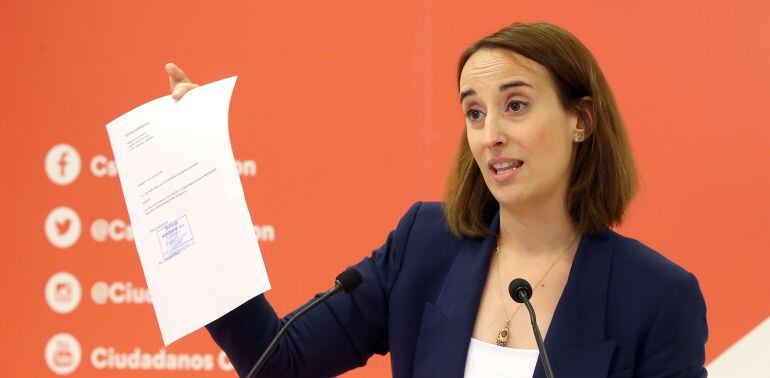 La portavoz de Ciudadanos en el Ayuntamiento de Valladolid, Pilar Vicente, ofrece una rueda de prensa para acreditar su currículum