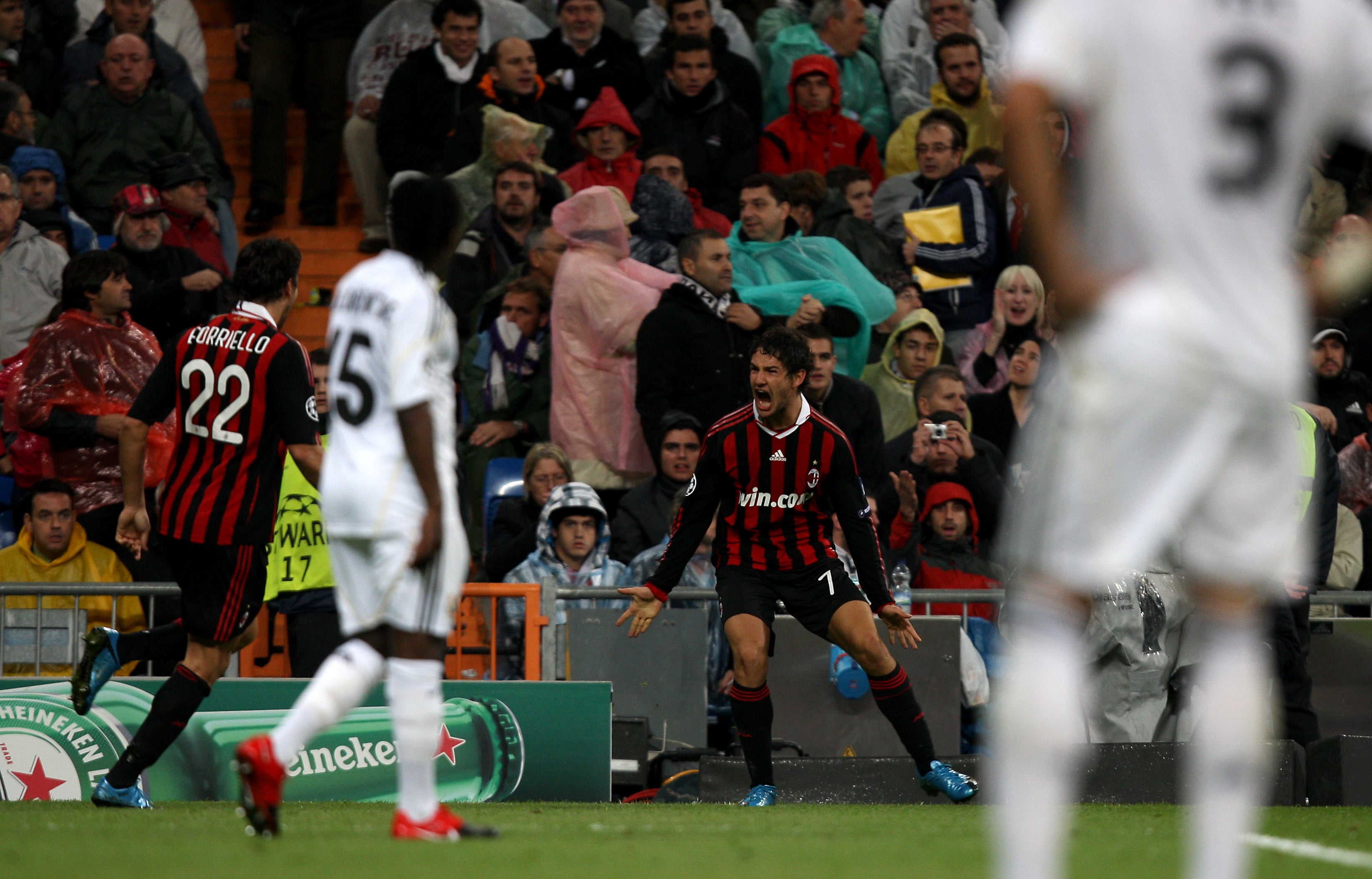 Pato celebra el gol del Milan ante el Real Madrid