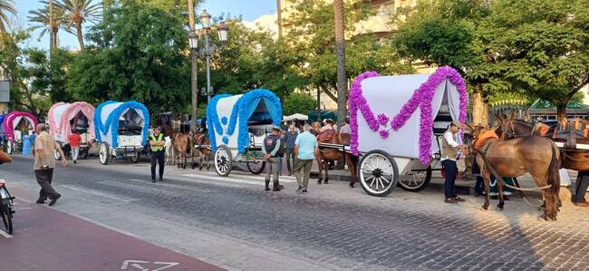 Las carretas de la Hermandad del Rocío de Jerez en la Alameda Cristina este miércoles