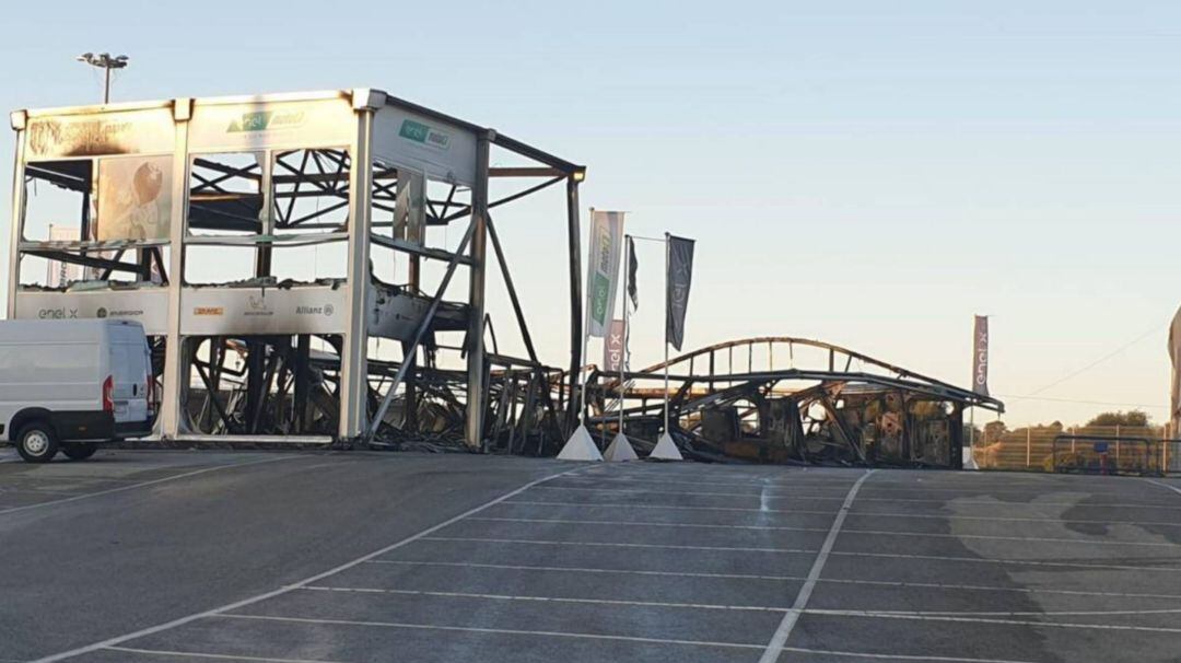 Estado en el que ha quedado la carpa de Dorna en el Circuito de Jerez  