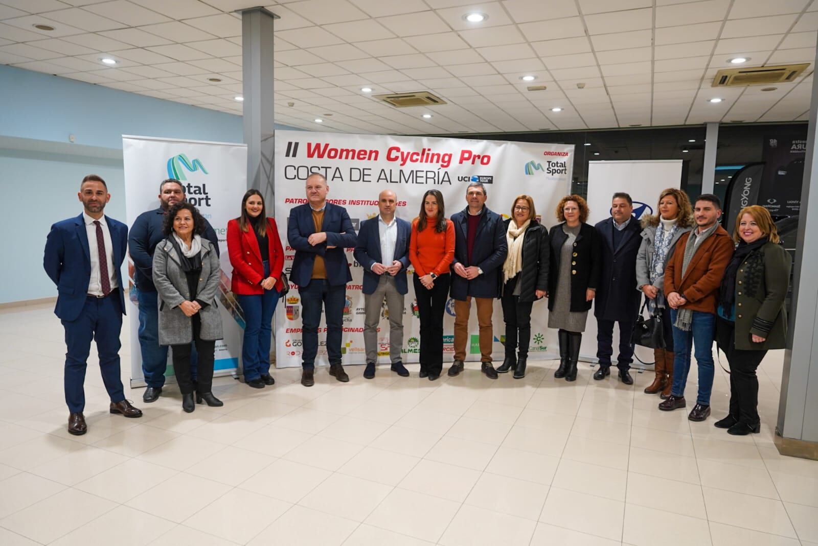 Se presenta un carrera internacional con acento almeriense.