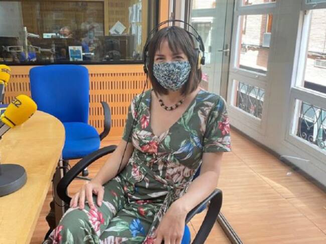 La psicóloga y sexóloga, Anna Gil Wittke, en los estudios de Radio Murcia