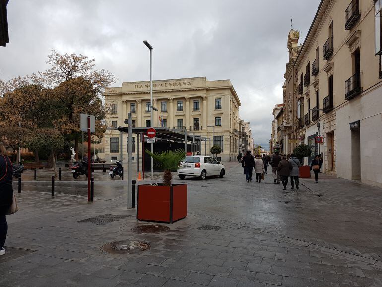 Al fondo edificio sede del Catastro de Guadalajara