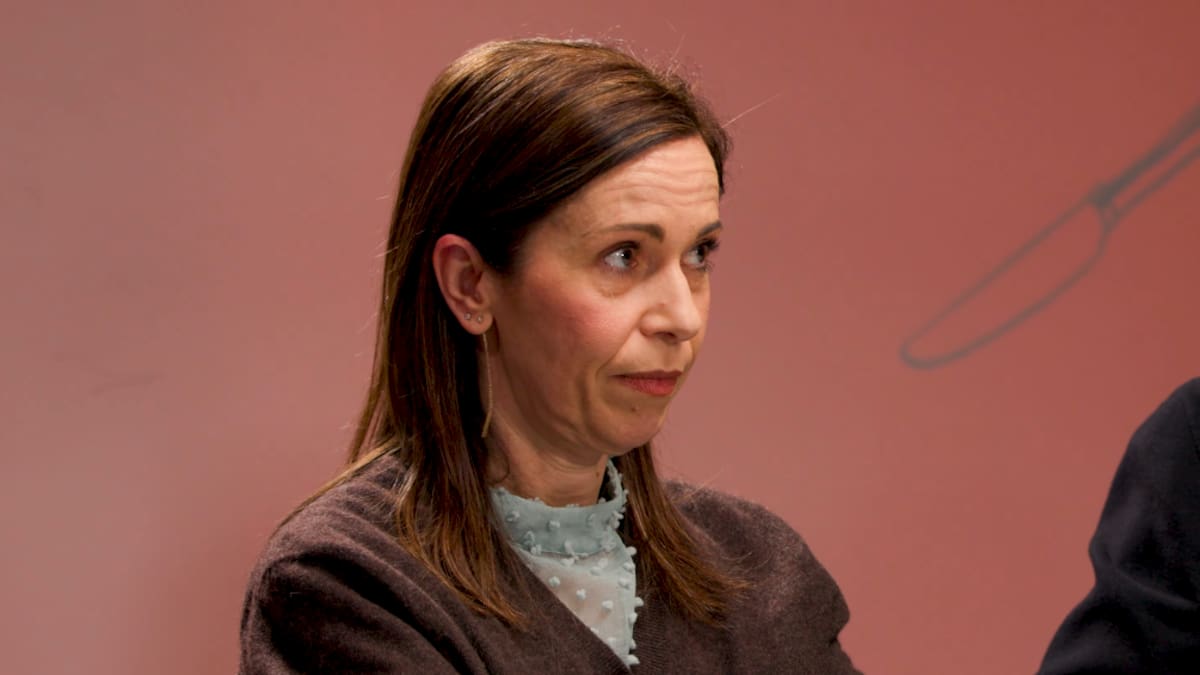 Ángeles Caballero plantea su dilema en 'La cena de los idiotés'