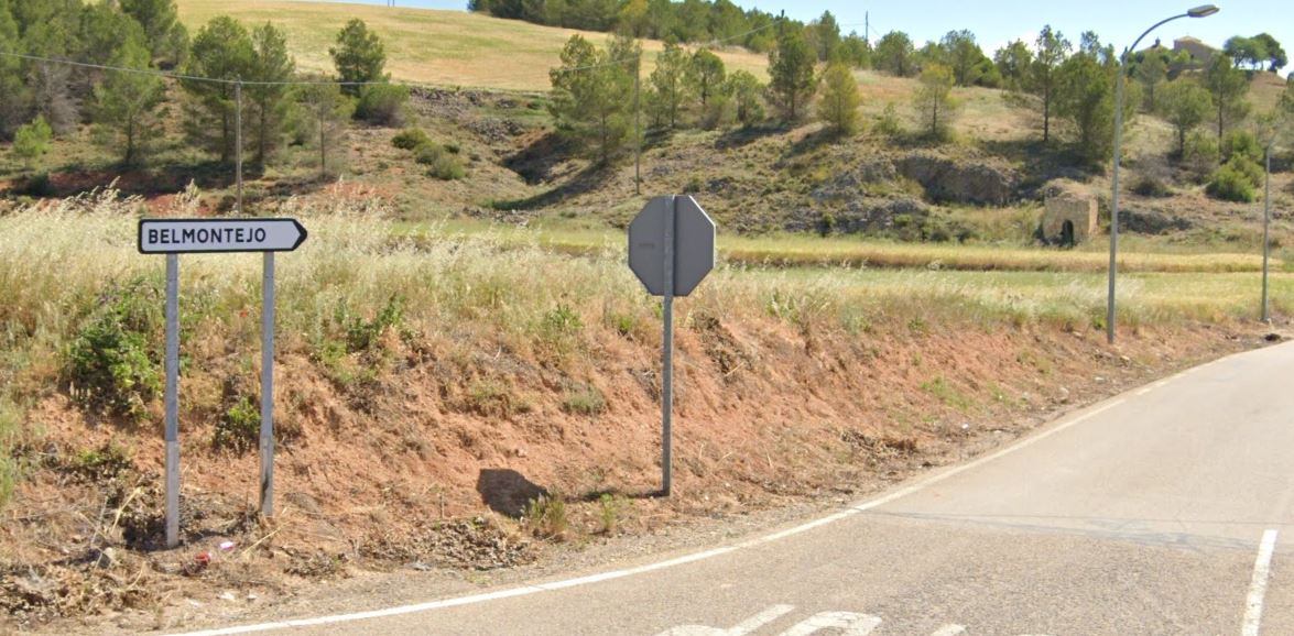 Carretera de acceso a Belmontejo (Cuenca) desde la N-420.