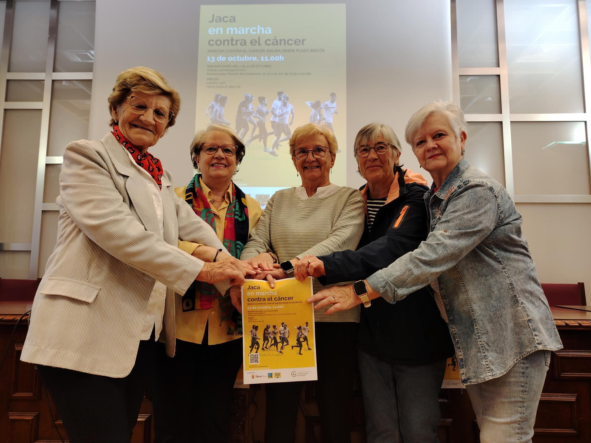 Un grupo de unas 8-10 voluntarias apoyan la actividad de la Asociación Española Contra el Cáncer en Jaca