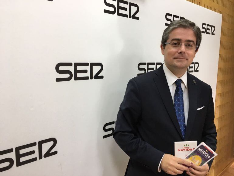 El concejal, Jesús Pacheco, en los estudios de Radio Murcia