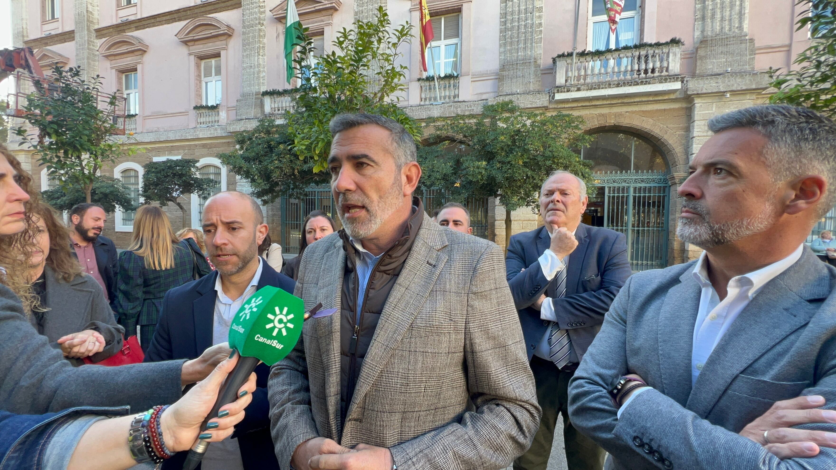 El portavoz del PSOE en Diputación y el alcalde de Rota este miércoles en Diputación