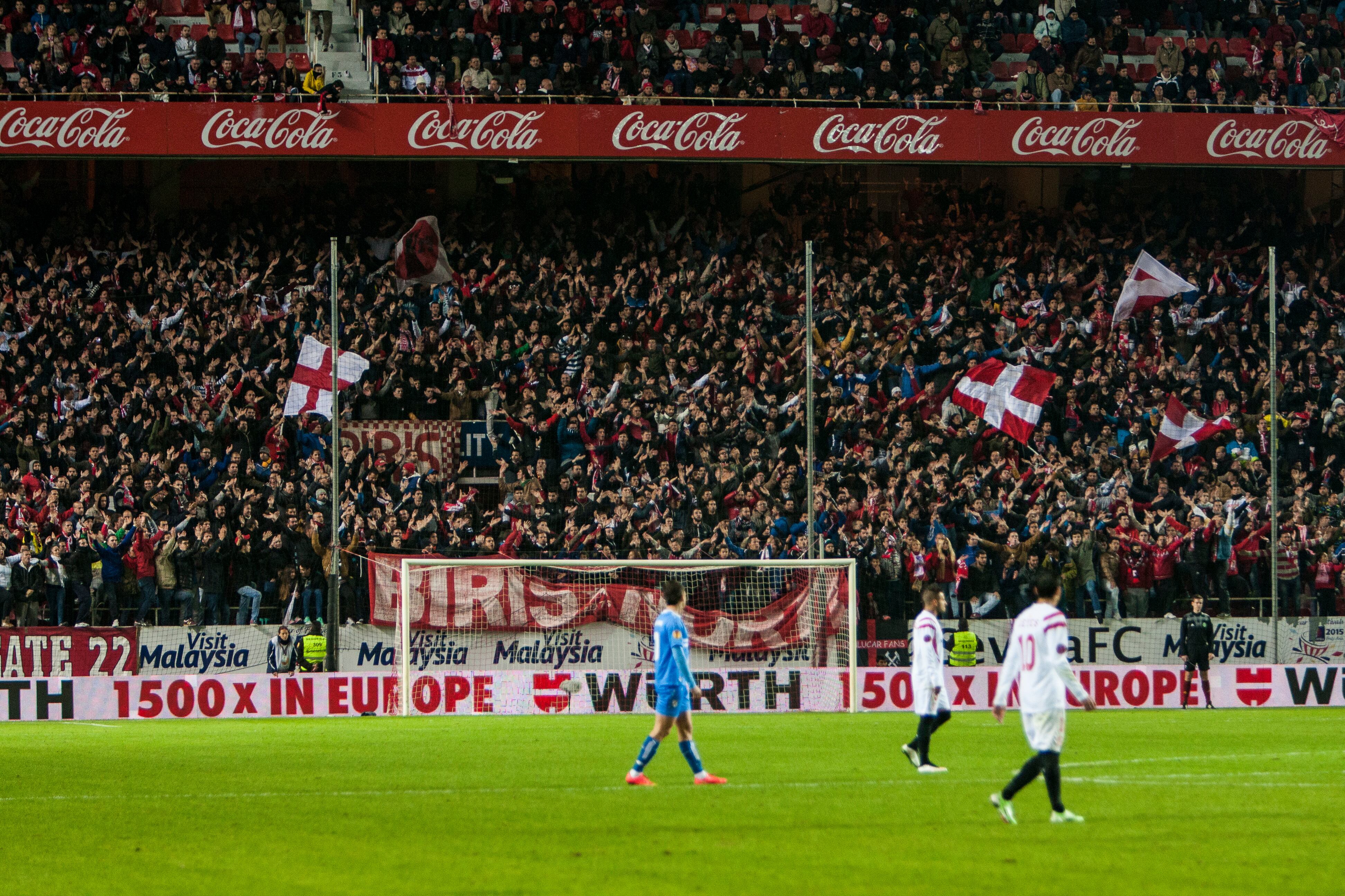 El grupo ultra del Sevilla en el fondo del Sánchez Pizjuán