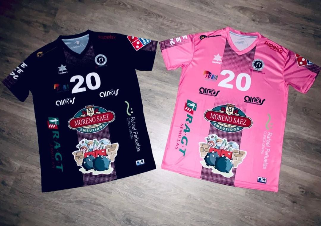 Las nuevas camisetas del Sporting, con homenaje a los sanitarios.