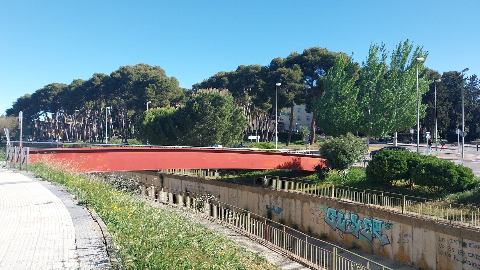 La pasarela peatonal sobre el Isuela se va a reparar y no sustituir