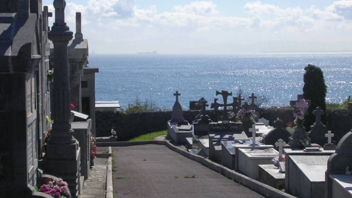 Avisos en el cementerio municipal para regularizar sepulturas