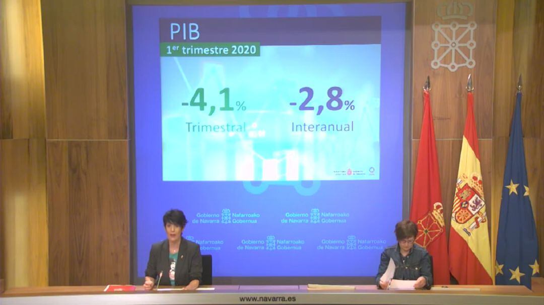 La consejera de Economía y Hacienda, Elma Saiz (izda), en la comparecencia para explicar la caída del PIB de Navarra durante el primer trimestre de 2020