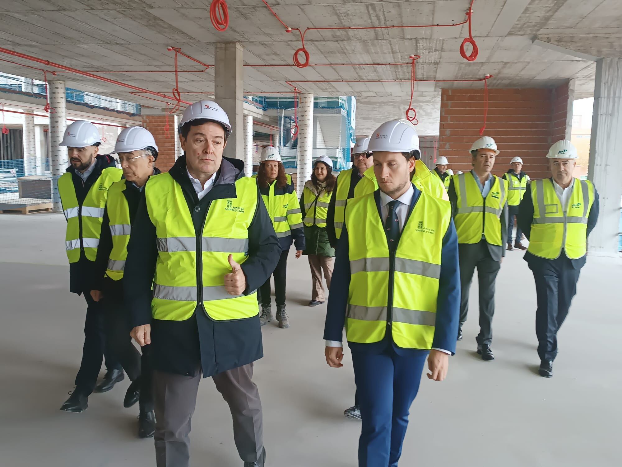 El presidente de la Junta y el alcalde, recorriendo las obras