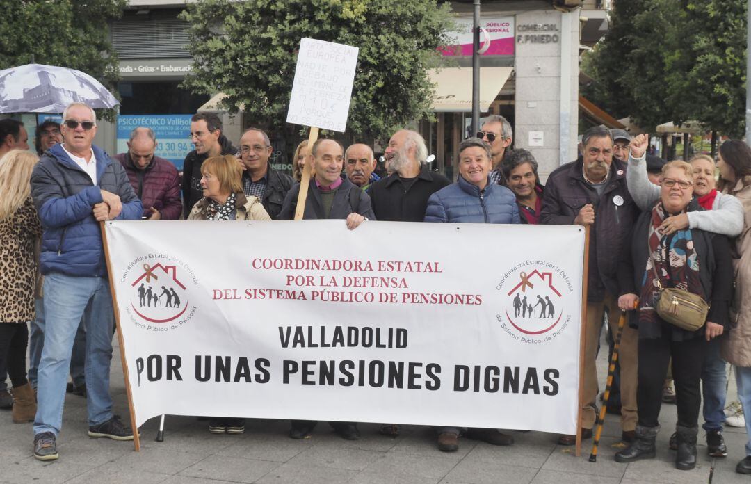 Imagen de archivo. Concentración de pensionistas en Valladolid para exigir unas pensiones dignas