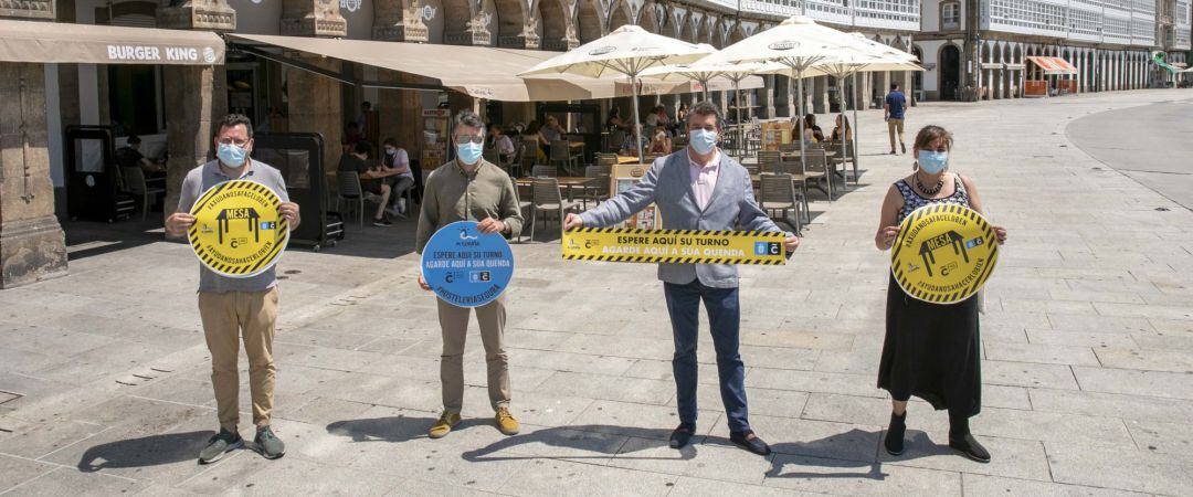 Turismo de A Coruña y el Ayuntamiento presentan la señalética para las terrazas