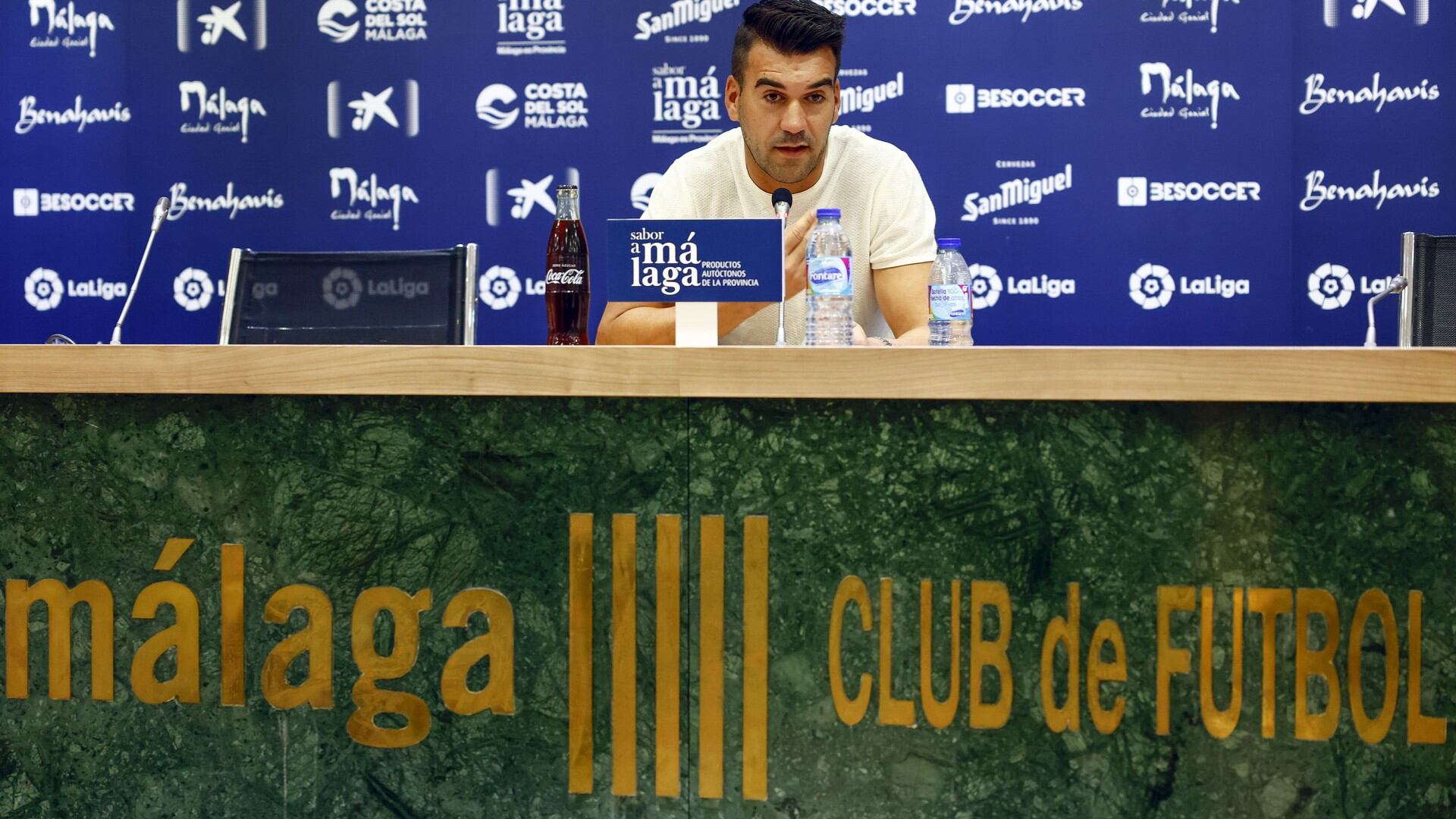 El portero Manolo Reina en su presentación como nuevo jugador del Málaga