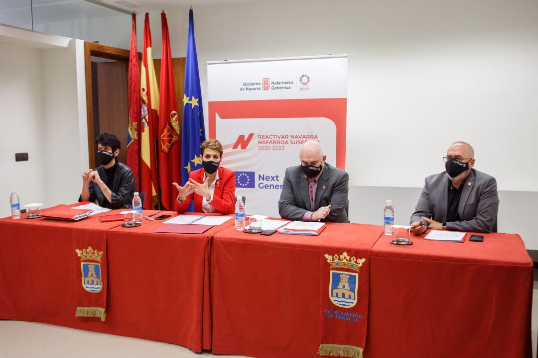 La Presidenta María Chivite junto al vicepresidente José Mª Aierdi, la consejera de Economía y Hacienda, Elma Saiz, y el consejero de Universidad, Innovación y Transformación Digital, Juan Cruz Cigudosa.