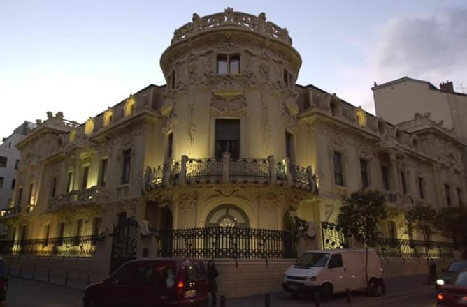 Edificio que contiene la sede de la SGAE, en Madrid