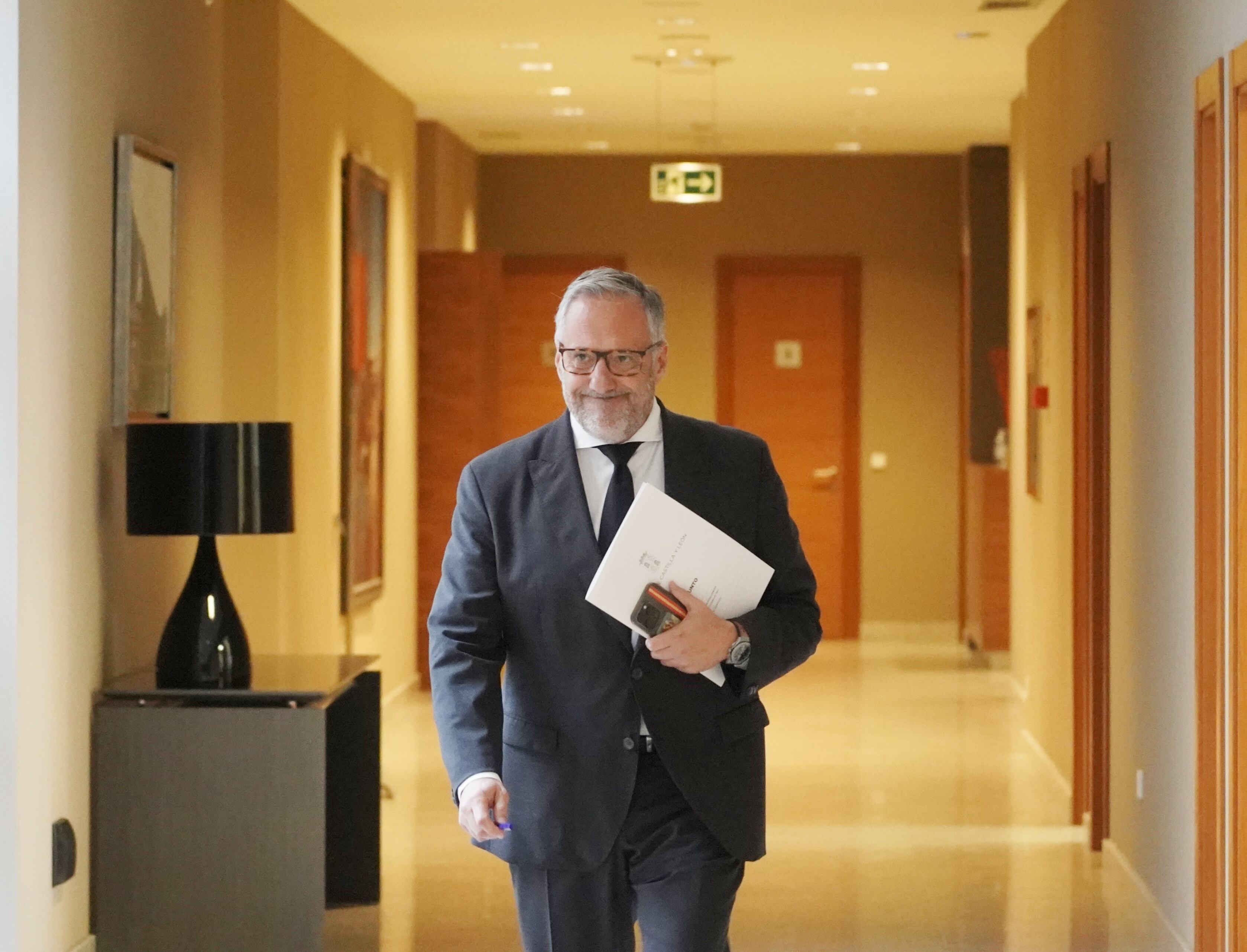 El presidente de las Cortes, Carlos Pollán, durante la reunión de la Mesa de las Cortes de Castilla y León