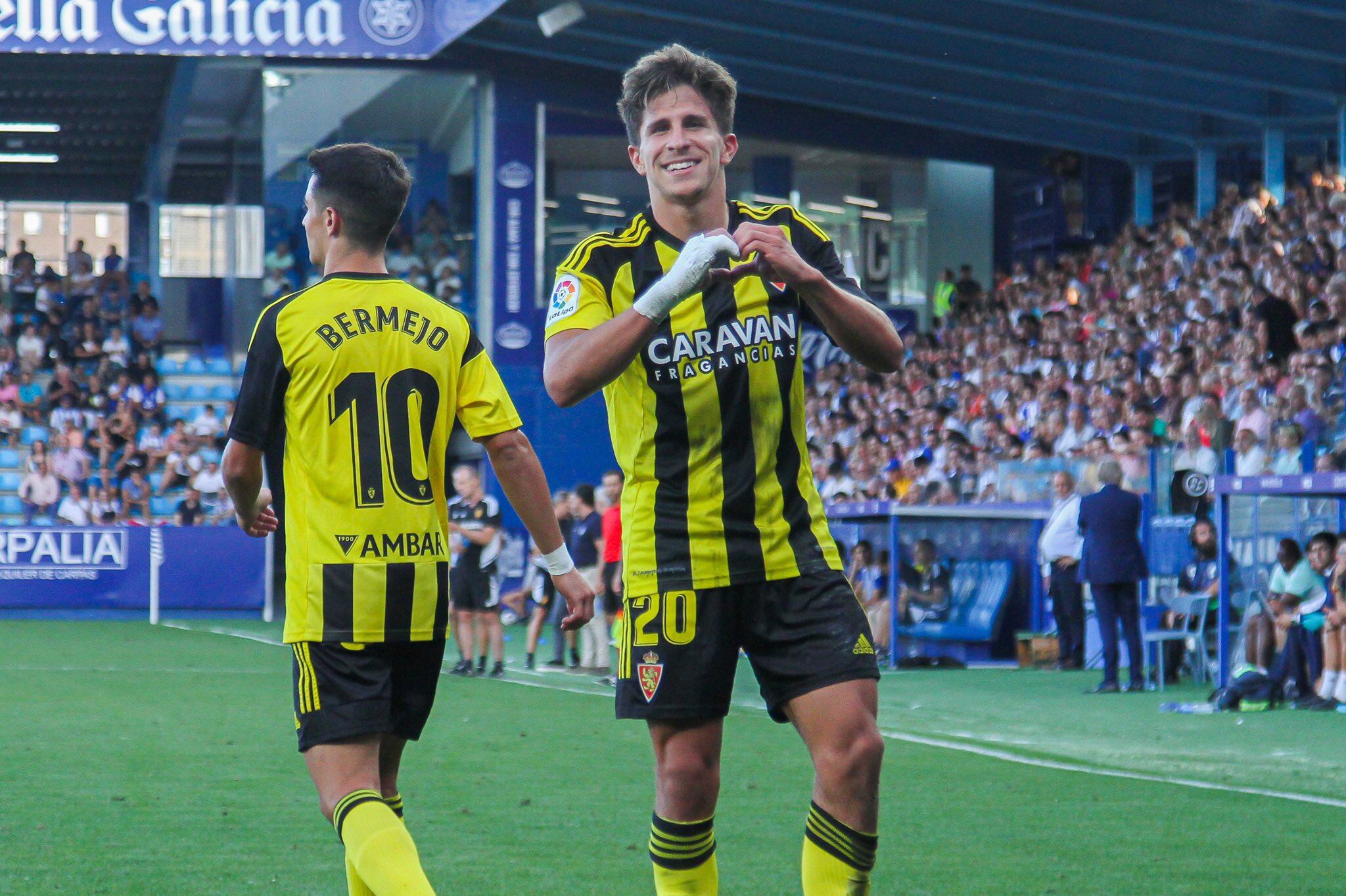 Giuliano celebra uno de sus dos goles marcados en El Toralín