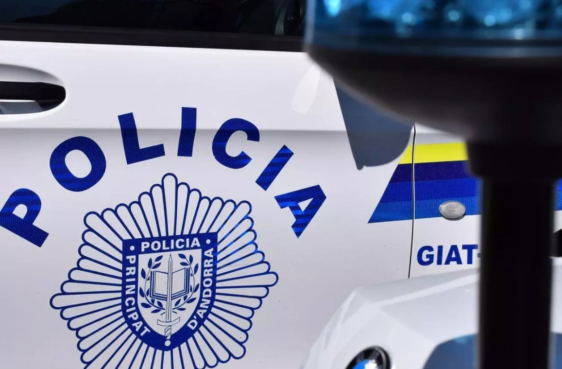 Un vehicle policial. El cos d&#039;ordre ha detingut en les darreres hores diverses persones per agressions i per possessió de drogues.