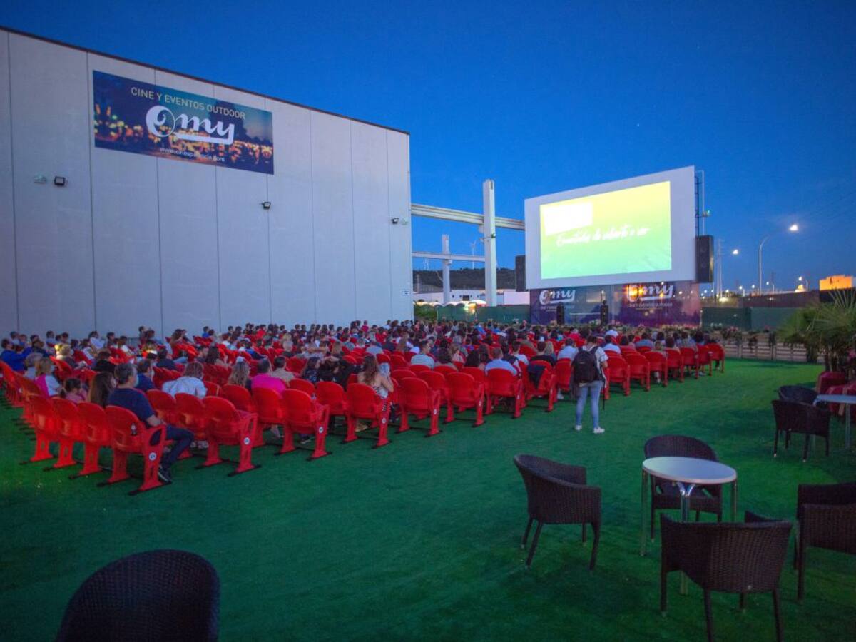 Continúa la programación de cine al aire libre en OMY de Palencia