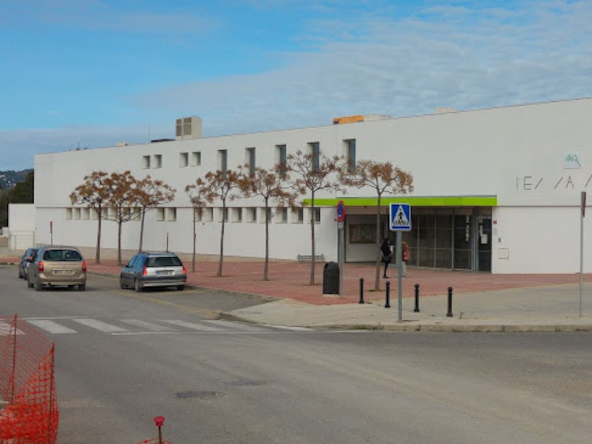 Un centenar de alumnos de Sant Antoni se quedan sin transporte escolar