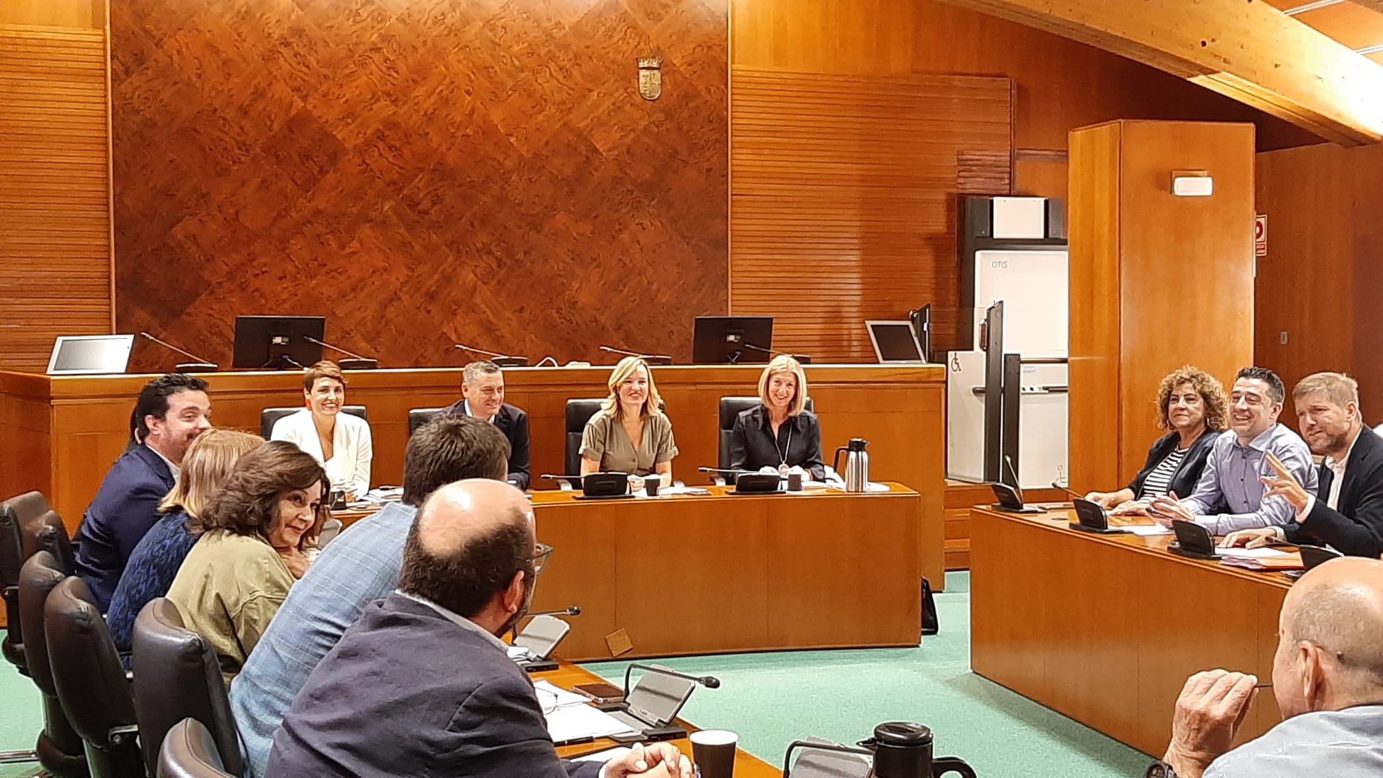 Pilar Alegría se ha reunido con el grupo del PSOE de las Cortes de Aragón (05/09/2025)