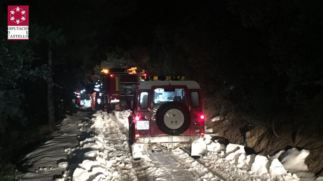 Tres parques de bomberos y una Unidad de Rescate de Montaña se movilizaron para rescatar a las 14 personas atrapadas