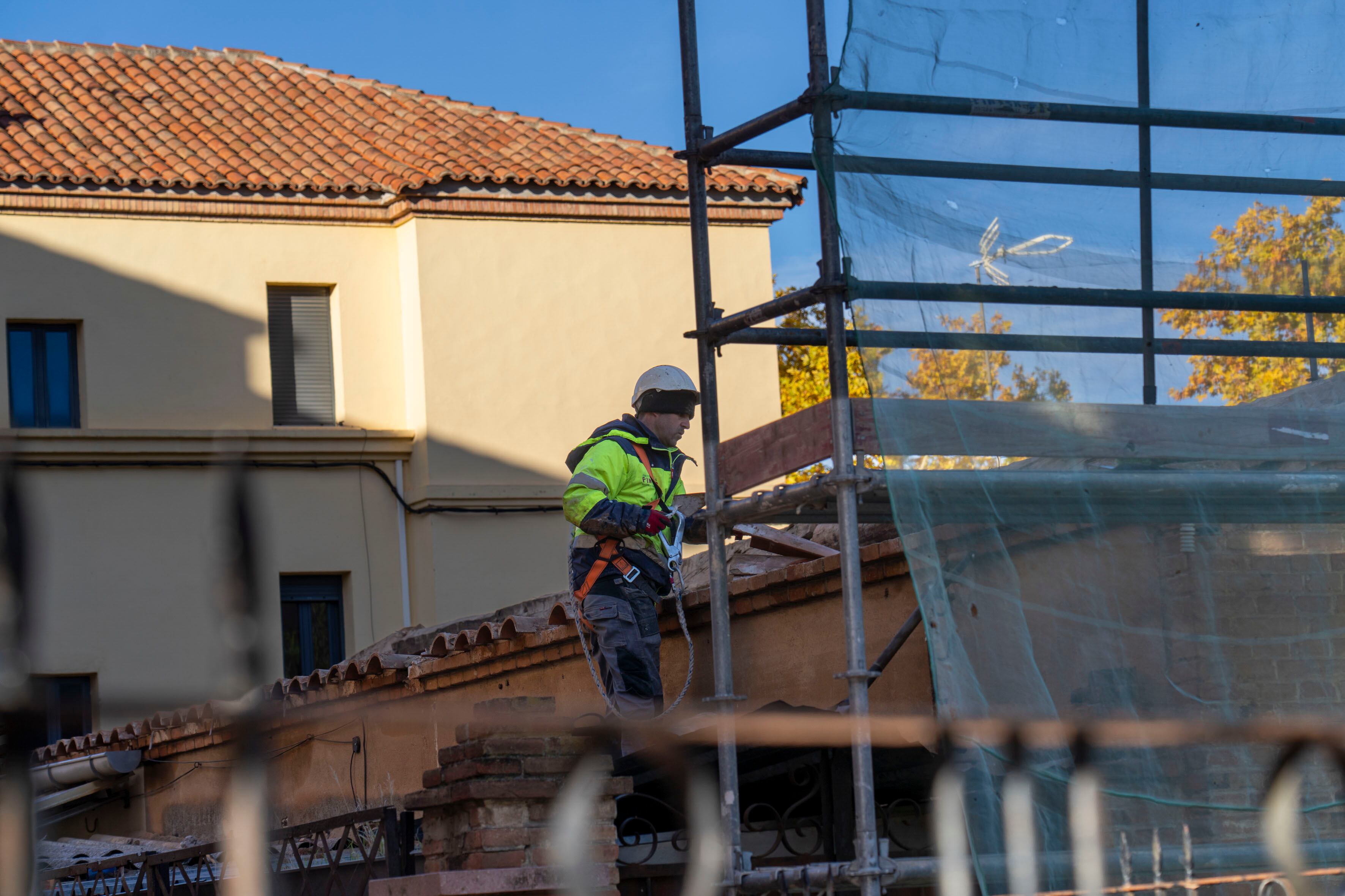 El paro creció el pasado mes de octubre en todas las comunidades autónomas, más en Baleares (6,26 %), Asturias (2,77 %) y Castilla y León (2,60 %), aunque el empleo también subió en 11 de ellas, especialmente en la Comunidad Valenciana (1,65 %).