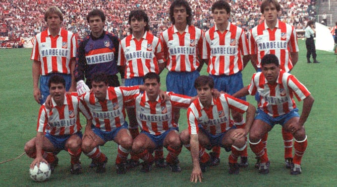 Formación titular del Atlético de Madrid que se enfrentó al Real Madrid en la final de la Copa del Rey de 1992. De izq. a dcha.: Schuster, Abel, Futre, López, Vizcaíno, Soler; Abajo: Tomás, Manolo, Moya, Solozábal, Donato.