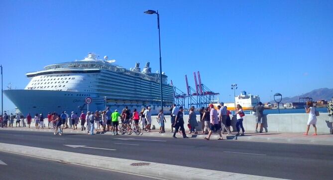 Colas para ver el Oasys of the Seas