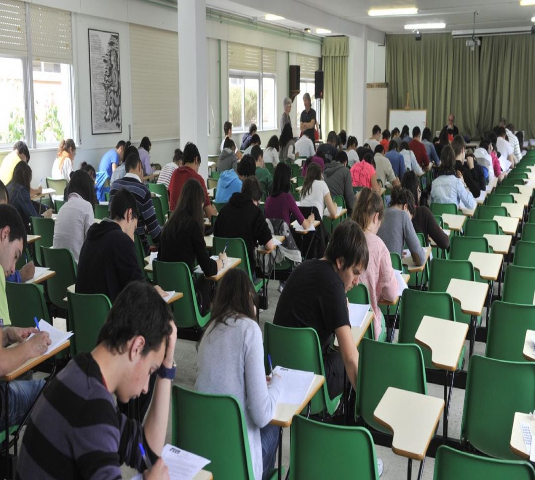 La comunidad educativa afirma que el adelanto de exámenes perjudica a los alumnos