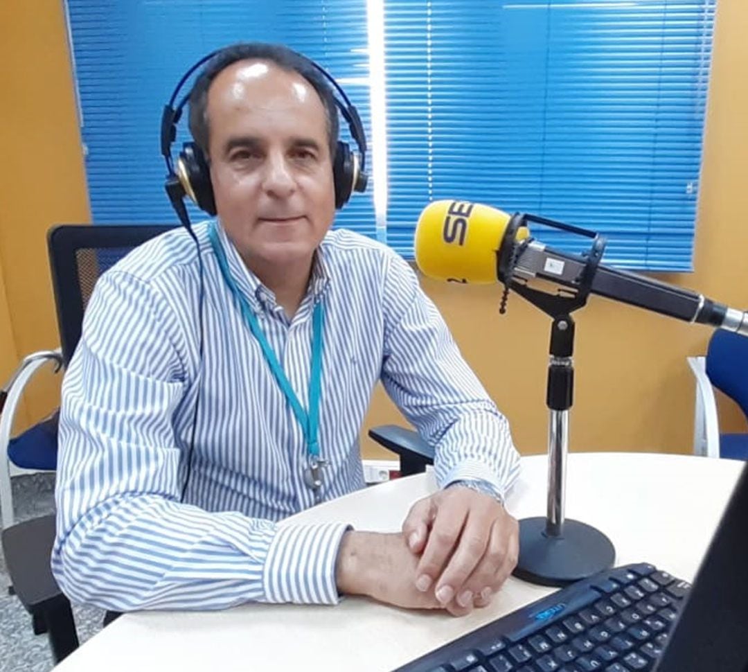 José Antonio Lorente, en los estudios de Radio Granada