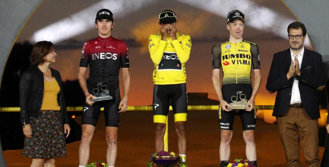 Egan Bernal, en el podio de París del Tour 2019.