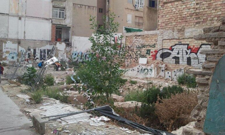 Estado en el que se encuentra el solar de la calle Tomasos de Ruzafa